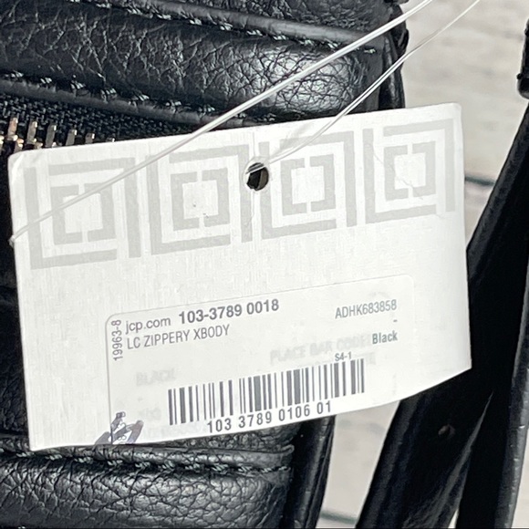 BNWT Liz Claiborne Crossbody Zippered Purse - Picture 3 of 12